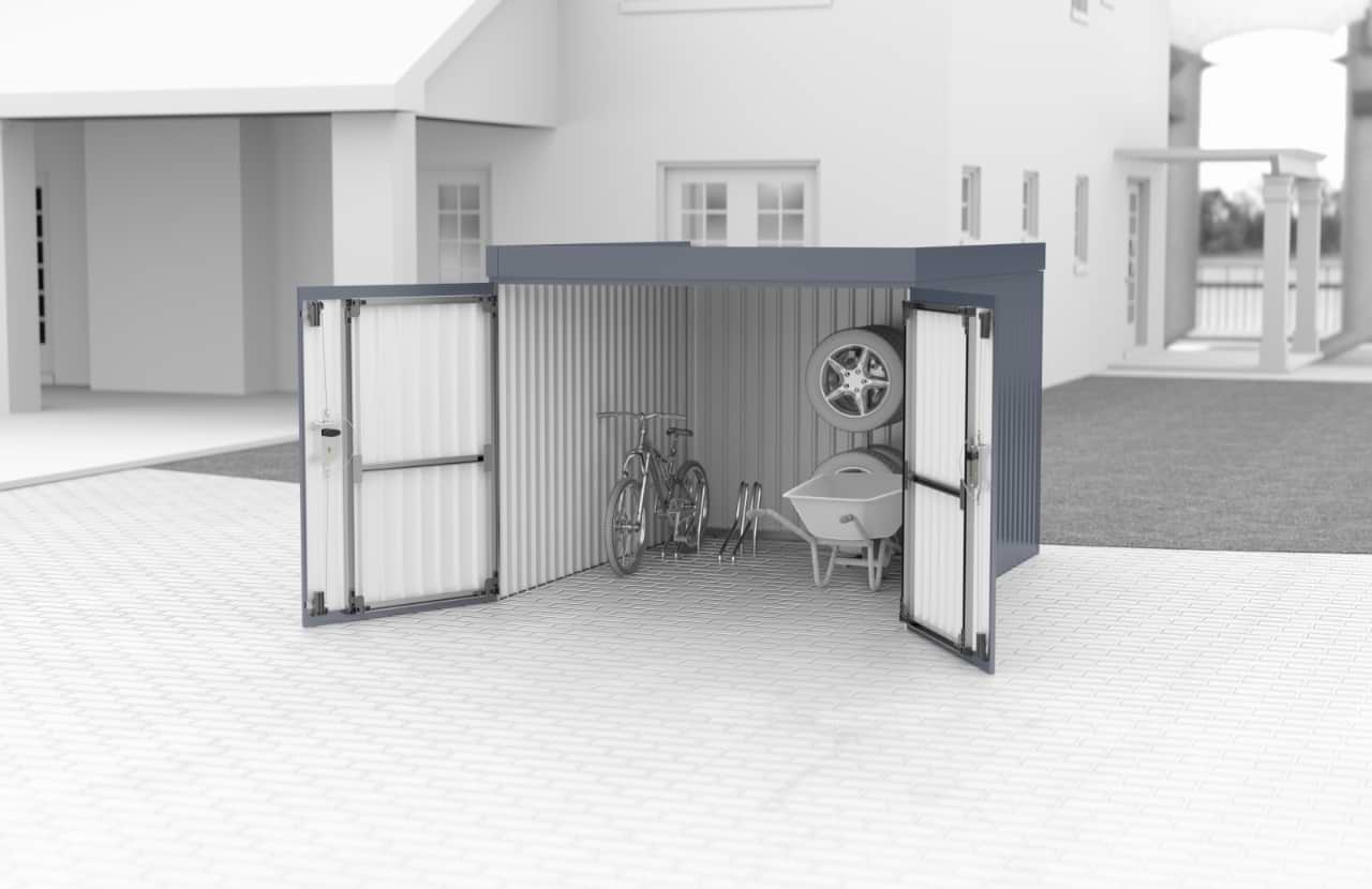 Offene graue Fertiggarage mit Reifen und Fahrrad, die auf Pflastersteinen neben dem Haus steht